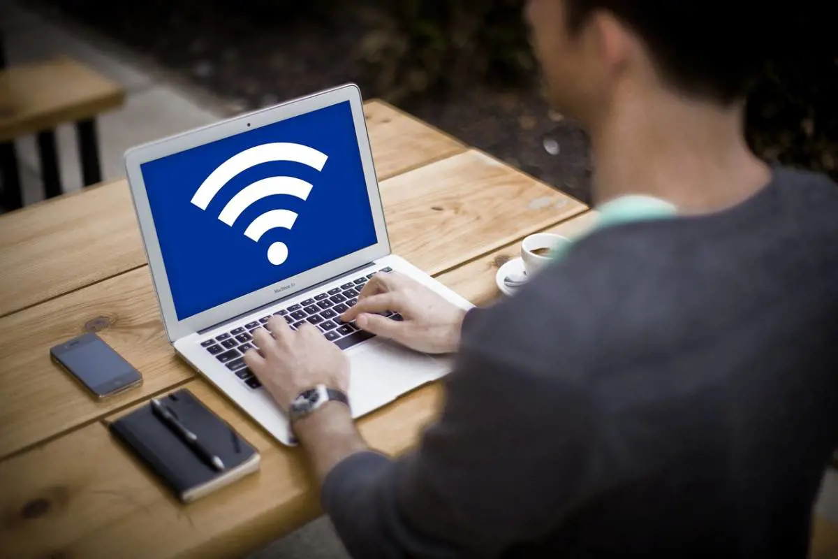 ¿Te están robando el Wi-Fi? Aquí tienes cinco maneras de averiguarlo.